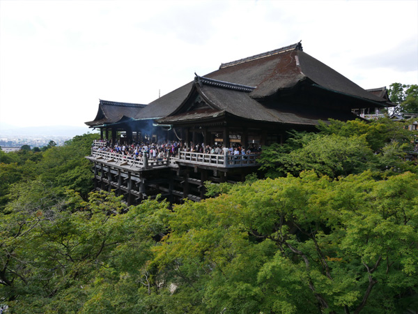 写真でも良く見る清水寺のアングル