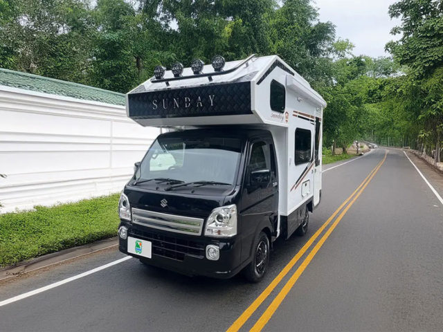 旅する車　新千歳空港BASEの軽キャンピングカー「サンデーコンパクト」