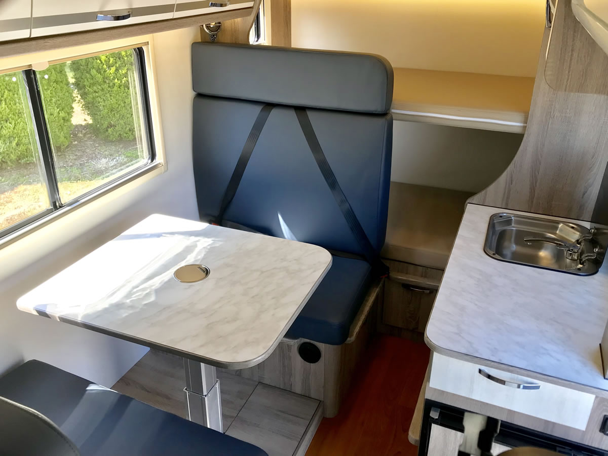 カークル　長沼店のキャンピングカー「マルス」