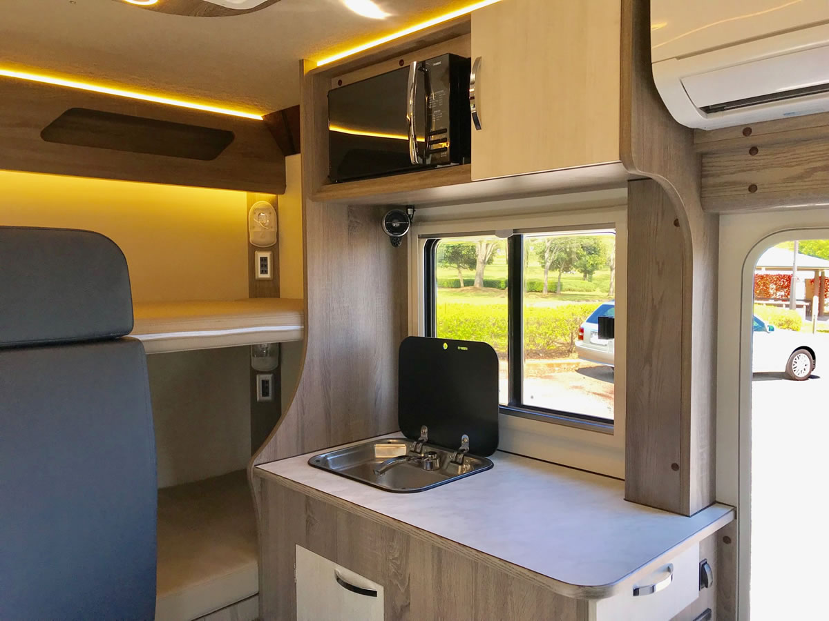 カークル　溝の口店のキャンピングカー「マルス」