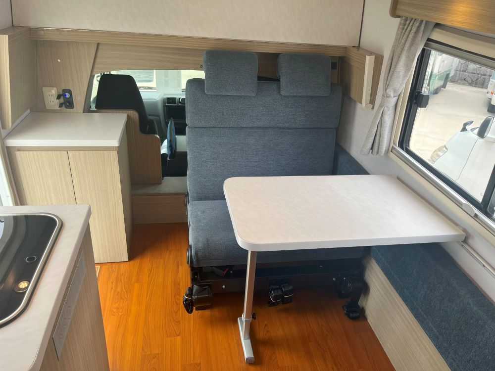 宮っ子キャンピングカーレンタルのキャンピングカー「アレン」