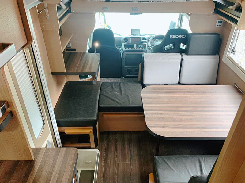 コルドバンクスの車内