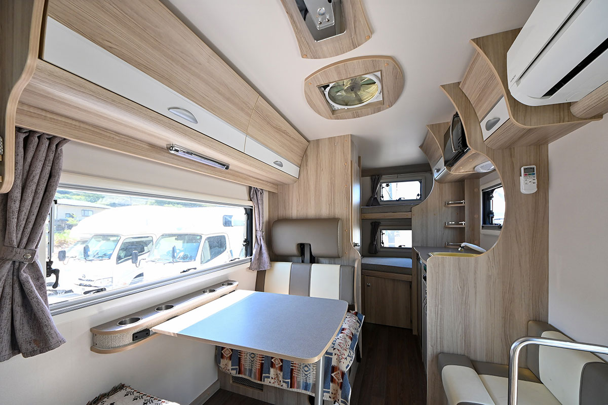 清潔感のあるクレソンジャーニー内装