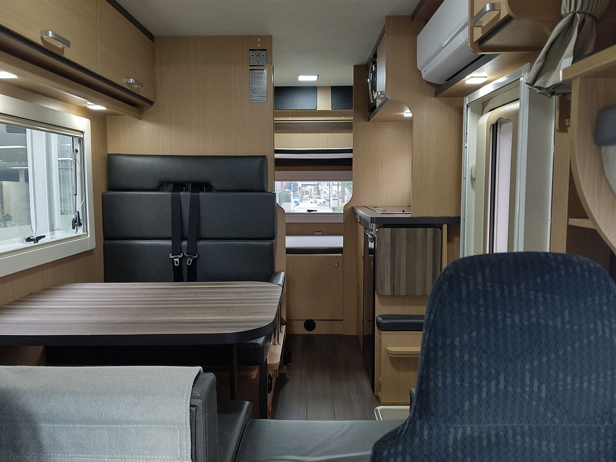 Bonds Camper（ボンズキャンパー）　兵庫神戸店のキャンピングカー「コルドバンクス」