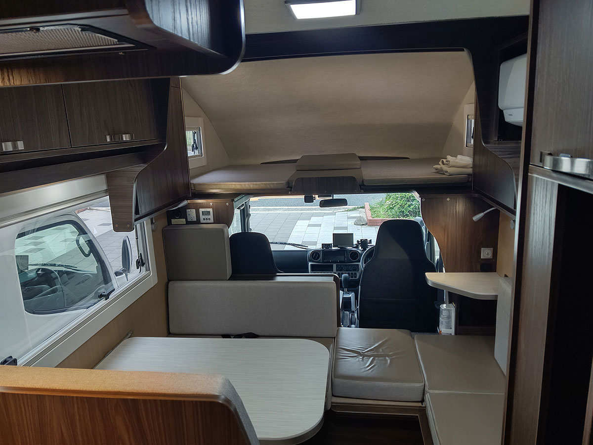 Bonds Camper（ボンズキャンパー）　兵庫神戸店のキャンピングカー「コルドリーブス」