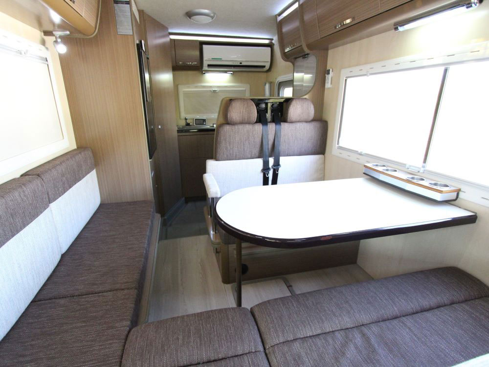 キャンピングカーレンタル　大垣のキャンピングカー「コルドリーブス」