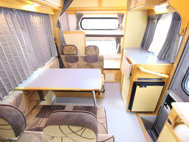 クローバーキャンピングカーレンタル　香川高松店のキャンピングカー「アミティ」