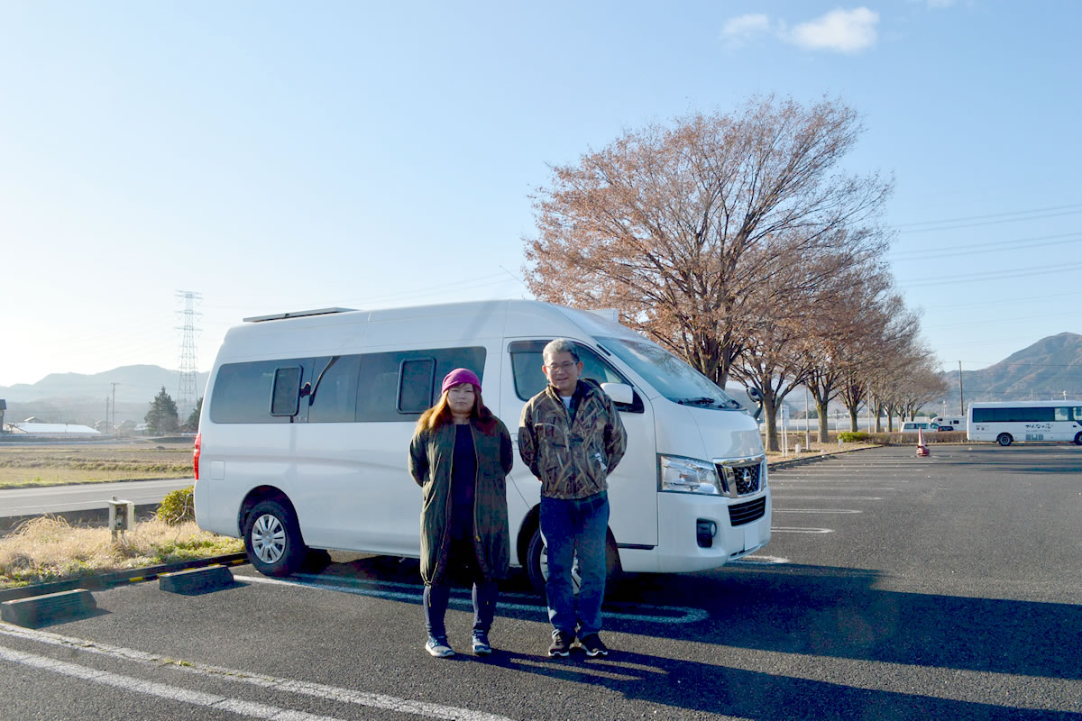 在日本以露營車旅行的清晨